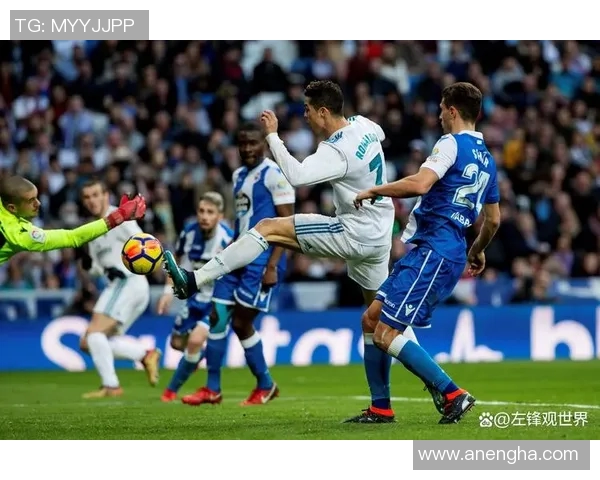 历史足球明星的经典瞬间与帅气风采回顾