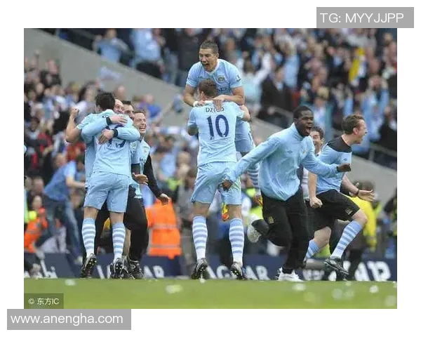 女生对足球明星的热爱与追逐背后隐藏的故事与情感探索