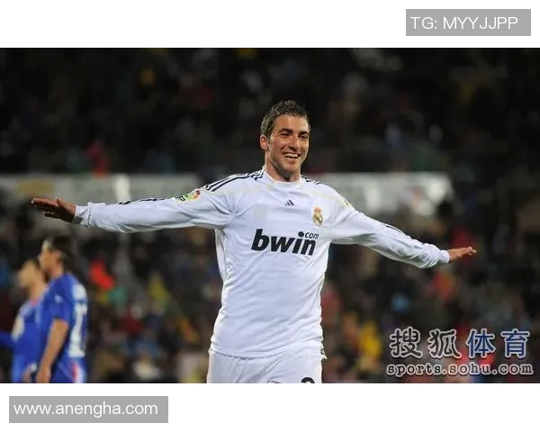 蓝锁的足球明星背后的故事与荣耀探秘